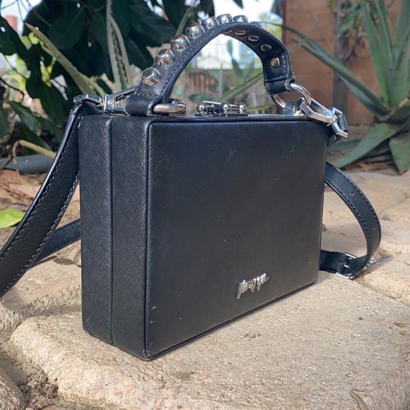 Nasty Gal box trunk crossbody - Picture 5 of 8